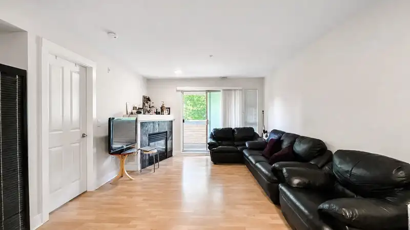 208 2338 WESTERN PARKWAY - photo 2 of 14