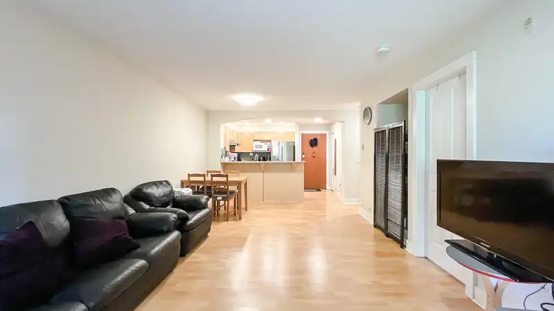 208 2338 WESTERN PARKWAY - photo 4 of 14