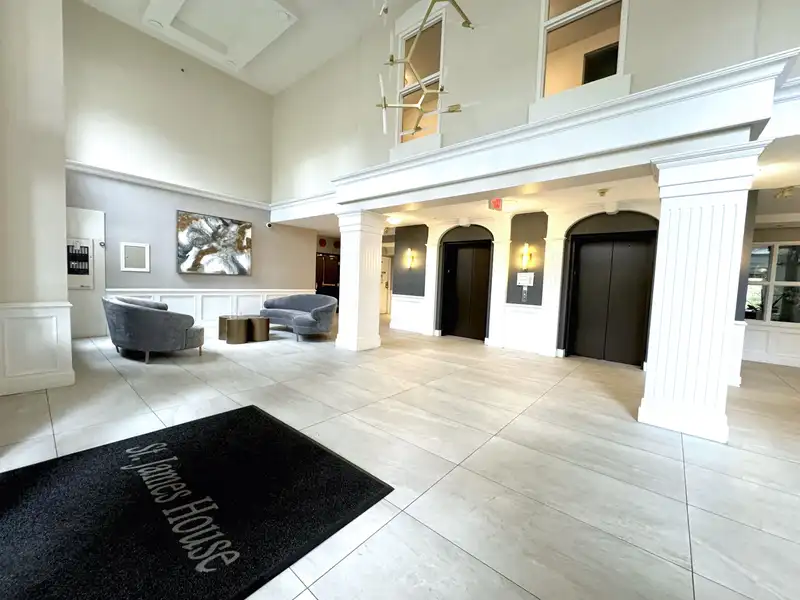 124 5835 HAMPTON PLACE - photo 3 of 21