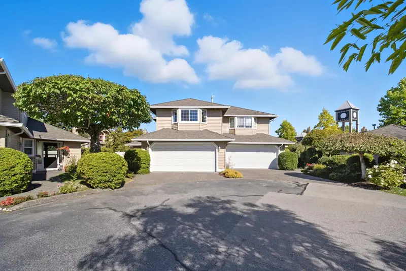 118 15121 19 AVENUE - photo 1 of 25