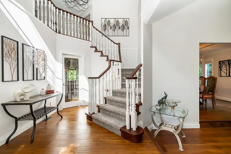 5654 144A STREET - photo 2 of 40