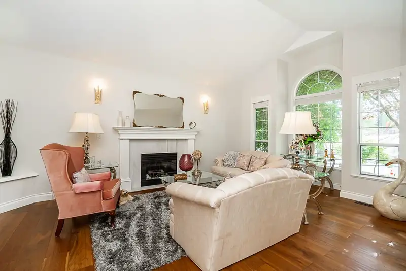 5654 144A STREET - photo 3 of 40