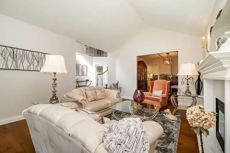 5654 144A STREET - photo 4 of 40
