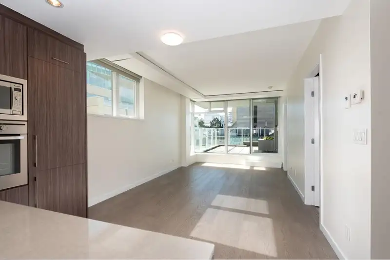 601 728 W 8TH AVENUE - photo 2 of 34