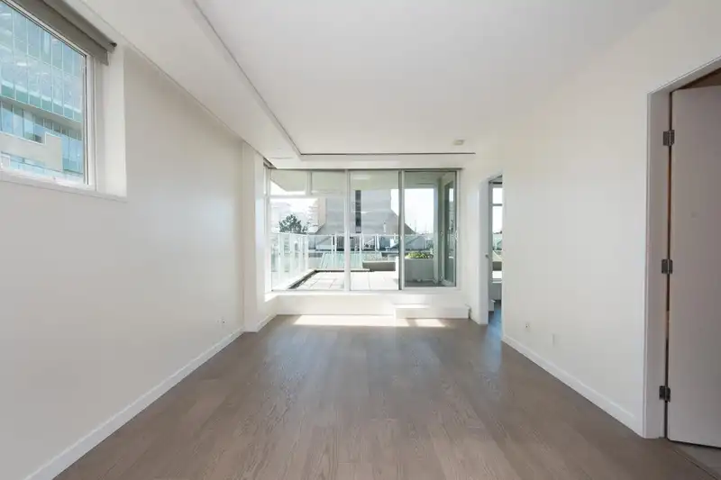 601 728 W 8TH AVENUE - photo 4 of 34