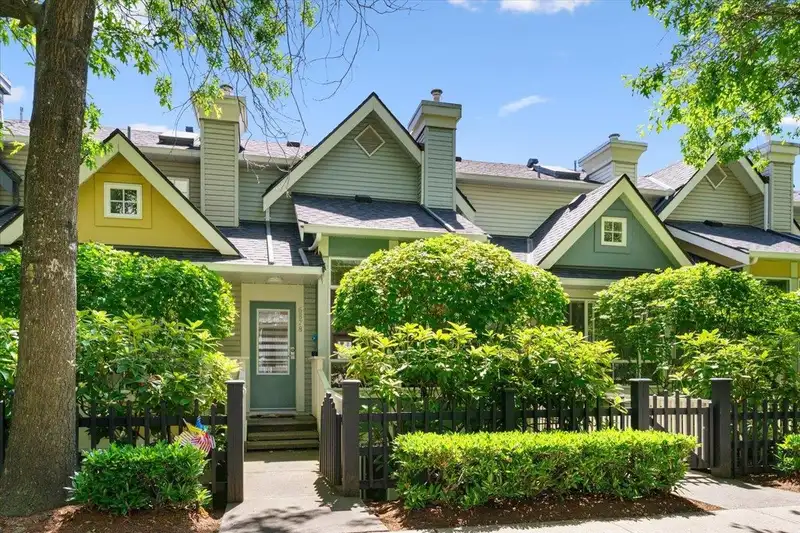 6878 VILLAGE GRN - photo 1 of 32