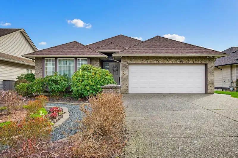 33772 GREWALL CRESCENT - photo 1 of 40