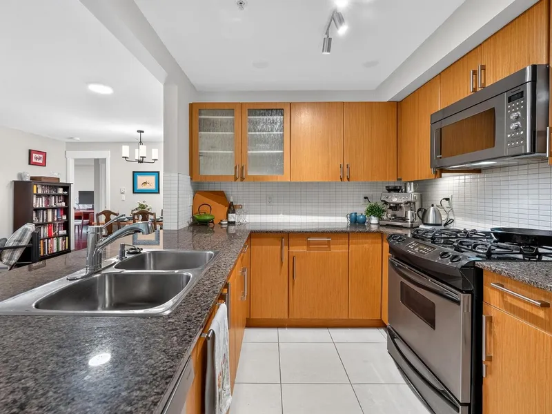 206 2096 W 46TH AVENUE - photo 2 of 25