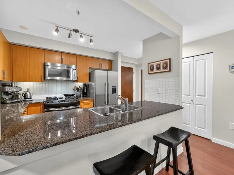 206 2096 W 46TH AVENUE - photo 3 of 25