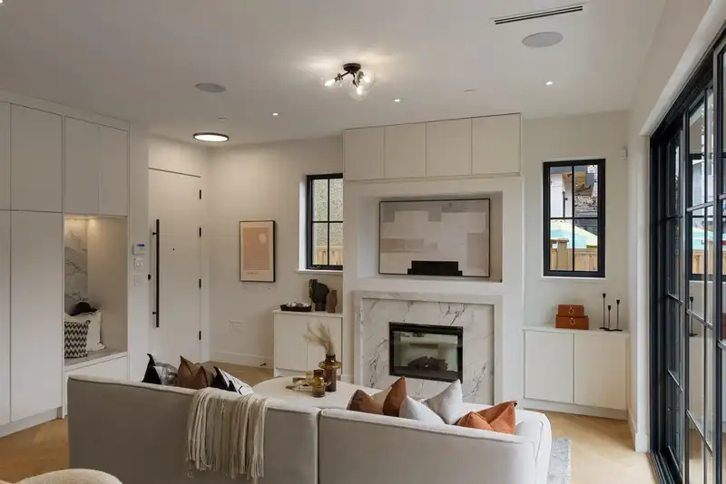 2 240 E 37TH AVENUE - photo 4 of 40
