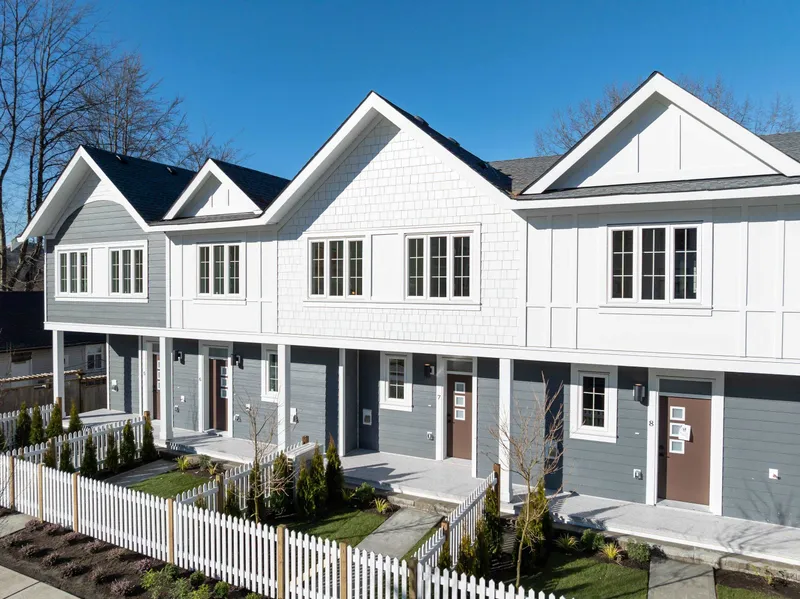 3 2808 ST. GEORGE STREET - photo 1 of 25