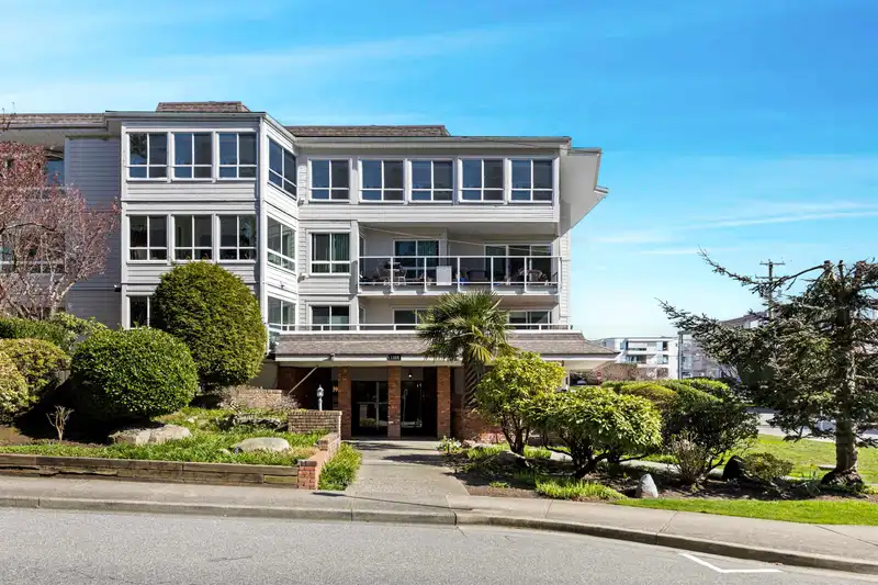 303 1322 MARTIN STREET - photo 1 of 34
