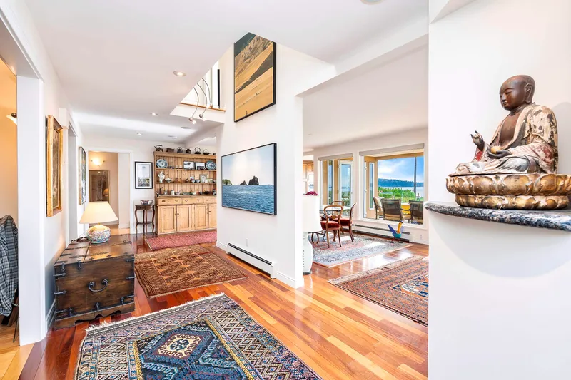 2328 BELLEVUE AVENUE - photo 4 of 25