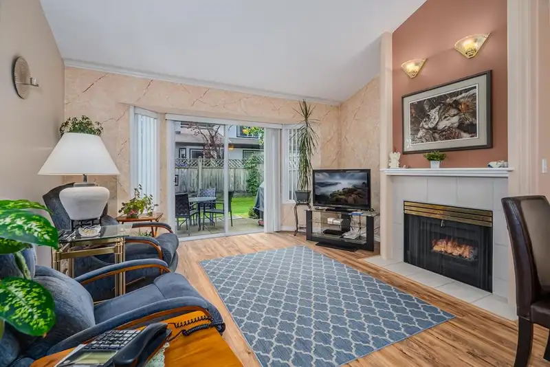 37 8567 164 STREET - photo 2 of 20