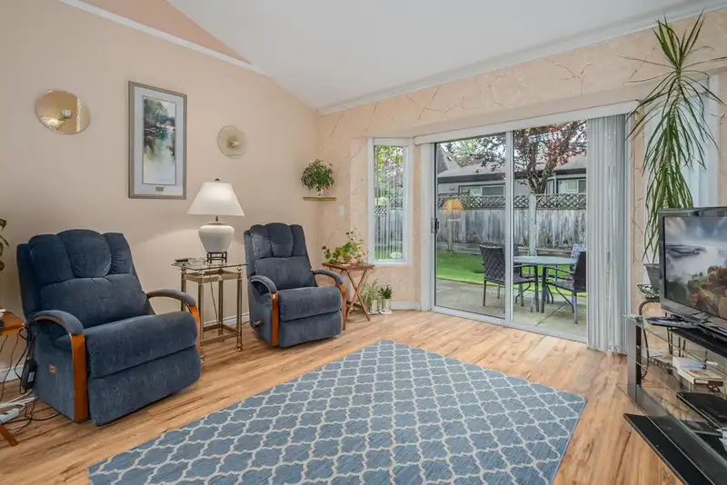 37 8567 164 STREET - photo 4 of 20