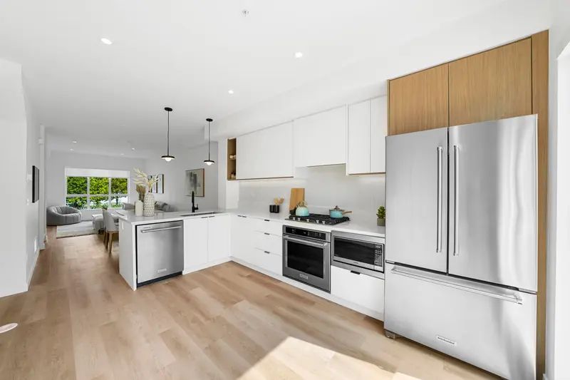 144 388 DUNCAN STREET - photo 2 of 25