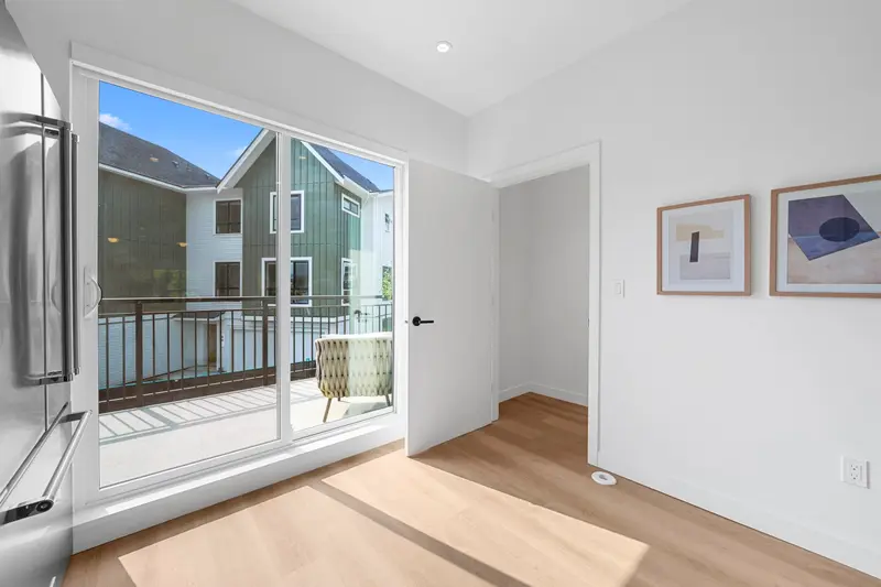 144 388 DUNCAN STREET - photo 4 of 25