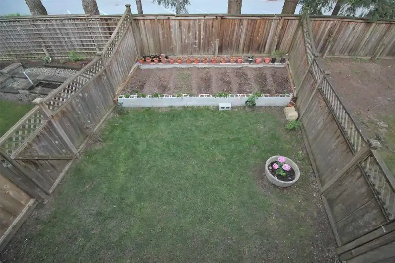 42 15550 89 AVENUE - photo 4 of 40