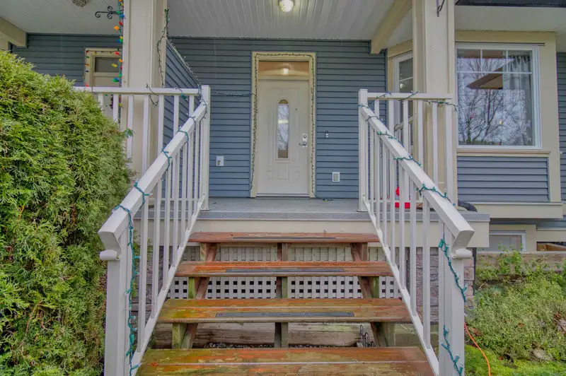 10 6575 192 STREET - photo 2 of 22