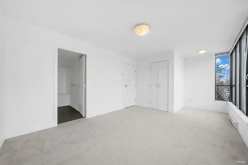 202 3228 TUPPER STREET - photo 4 of 32
