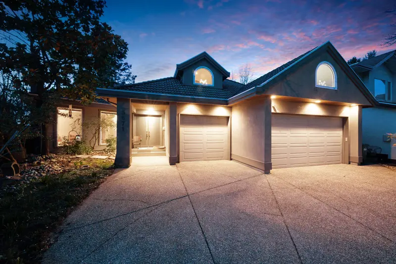 5671 MUSGRAVE CRESCENT - photo 3 of 25