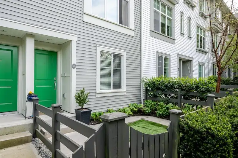 95 8168 136A STREET - photo 3 of 38
