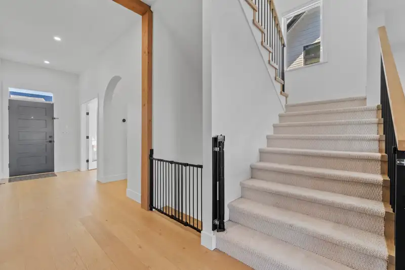 19647 73C AVENUE - photo 4 of 39