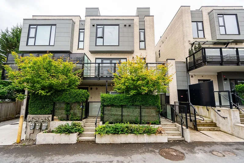 2 589 W KING EDWARD AVENUE - photo 1 of 25