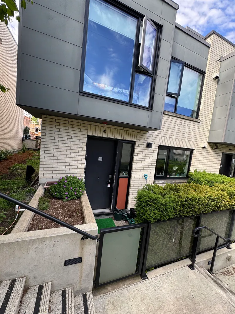 2 589 W KING EDWARD AVENUE - photo 2 of 25