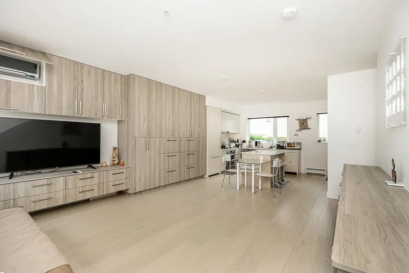 2 589 W KING EDWARD AVENUE - photo 4 of 25