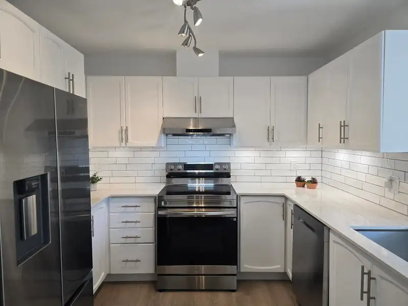 31 11502 BURNETT STREET - photo 3 of 16