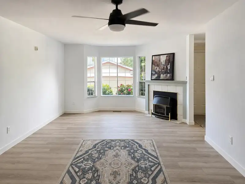 31 11502 BURNETT STREET - photo 4 of 16