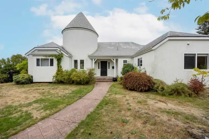 408 ALLEN DRIVE - photo 1 of 30