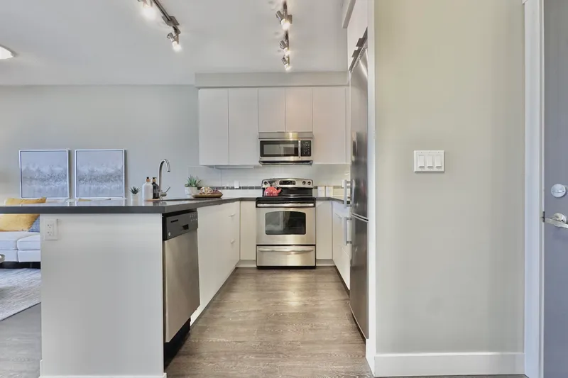 1103 9025 HIGHLAND COURT - photo 4 of 17