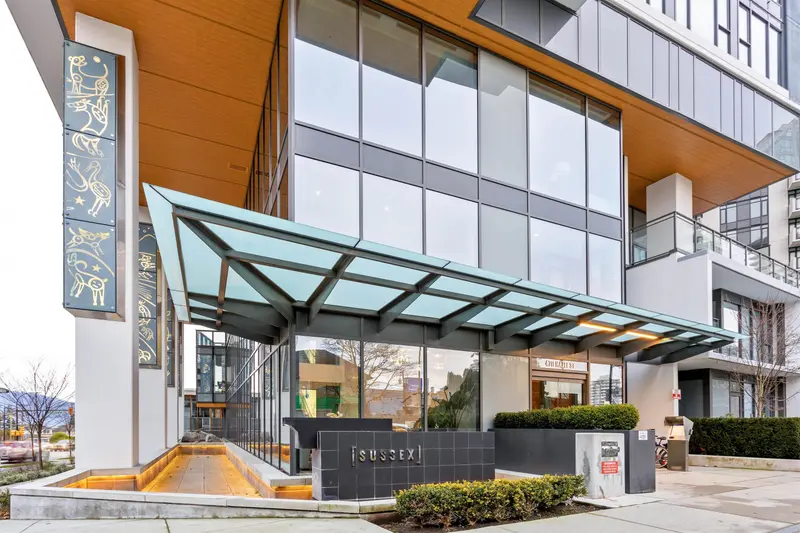 2705 4711 HAZEL STREET - photo 1 of 11