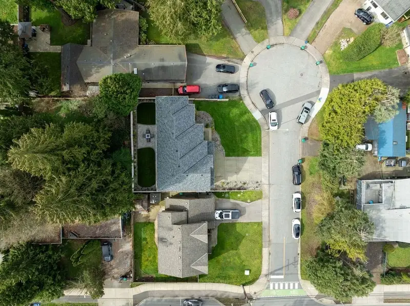 20294 49A AVENUE - photo 2 of 25