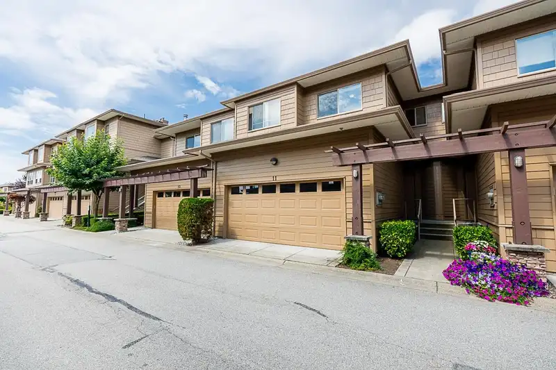 11 16655 64 AVENUE - photo 1 of 17