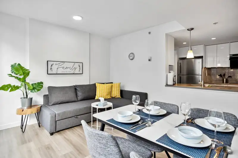 605 618 ABBOTT STREET - photo 2 of 15