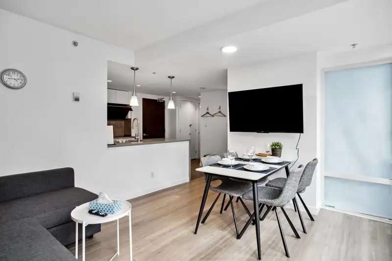 605 618 ABBOTT STREET - photo 3 of 15