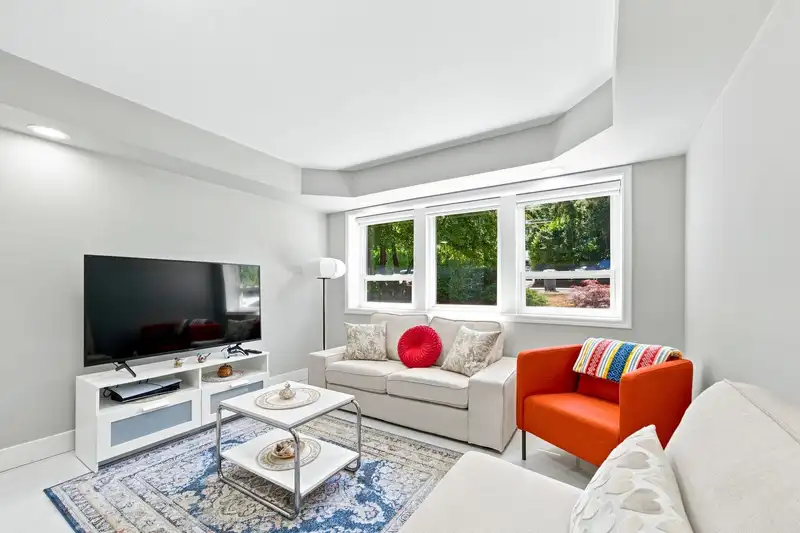 15311 28 AVENUE - photo 1 of 29