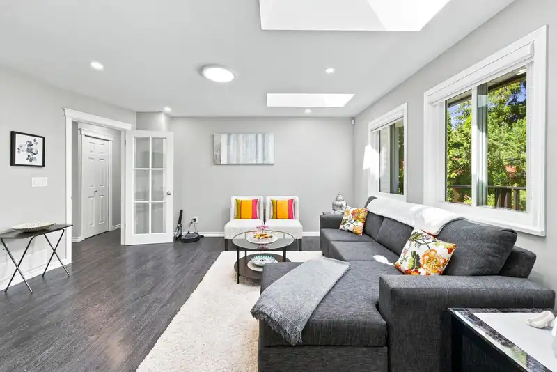 15311 28 AVENUE - photo 2 of 29
