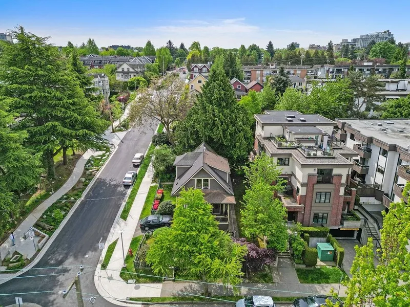 498 E 5TH AVENUE - photo 2 of 25