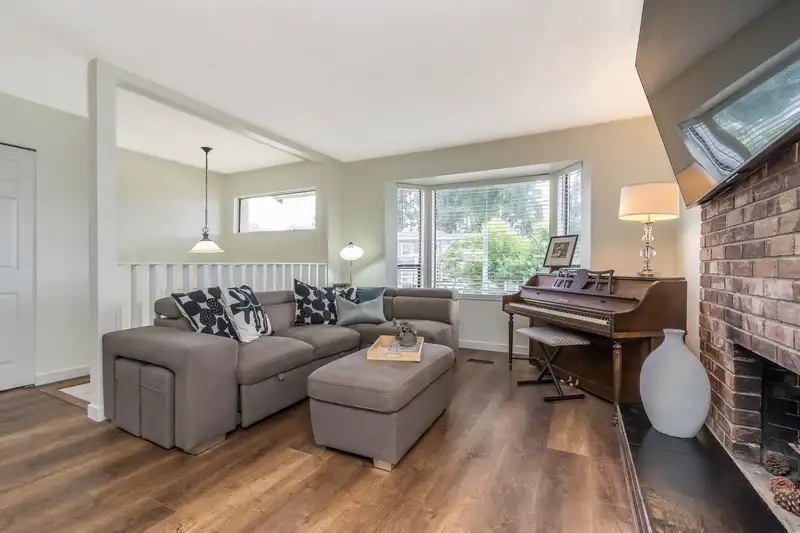 6751 134 STREET - photo 4 of 39