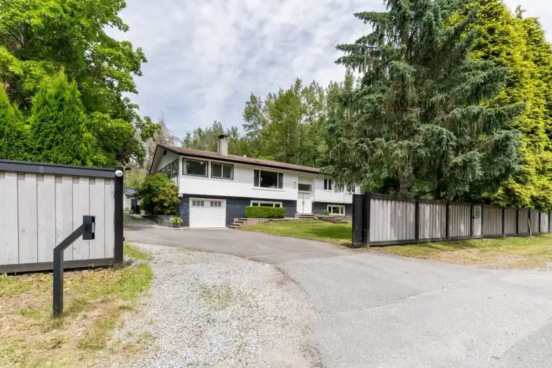 24991 100 AVENUE - photo 1 of 37