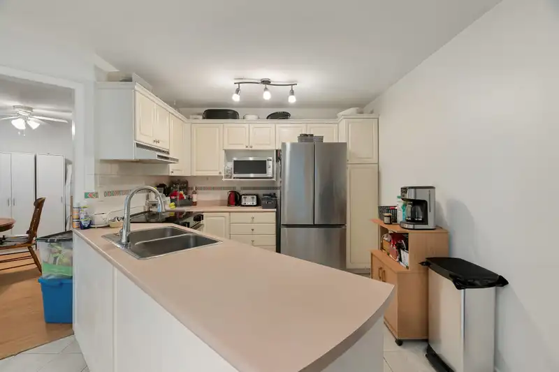 211 12633 72 AVENUE - photo 2 of 26