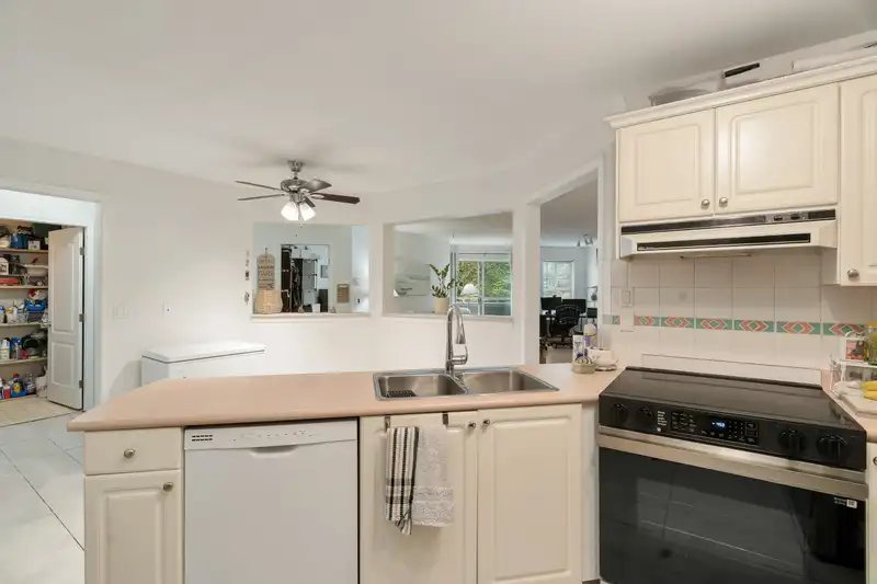 211 12633 72 AVENUE - photo 3 of 26
