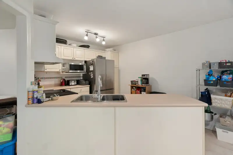211 12633 72 AVENUE - photo 4 of 26