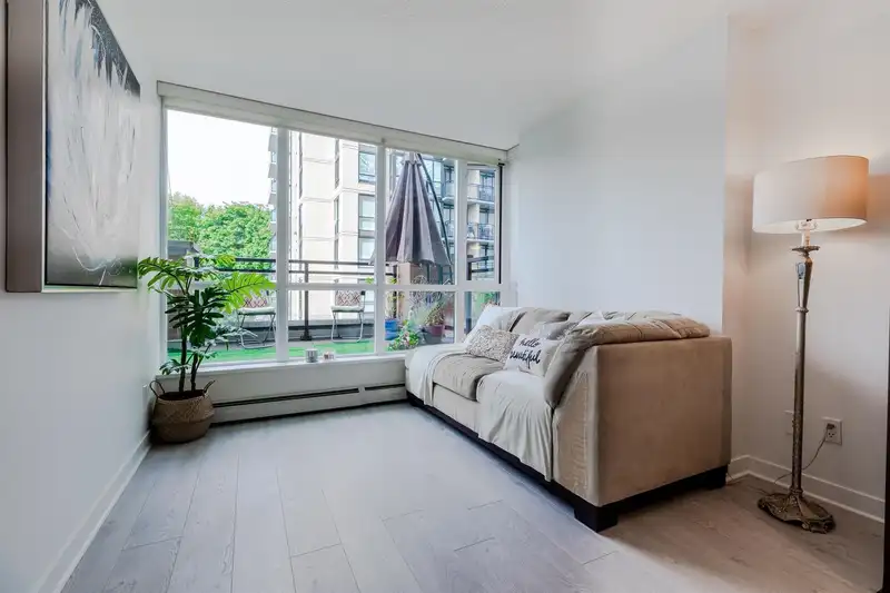 207 10777 UNIVERSITY DRIVE - photo 4 of 15