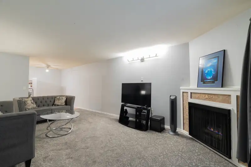 204 9672 134 STREET - photo 3 of 18