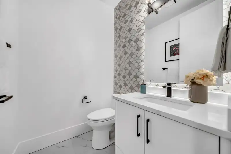 2699 VALEMONT CRESCENT - photo 4 of 40